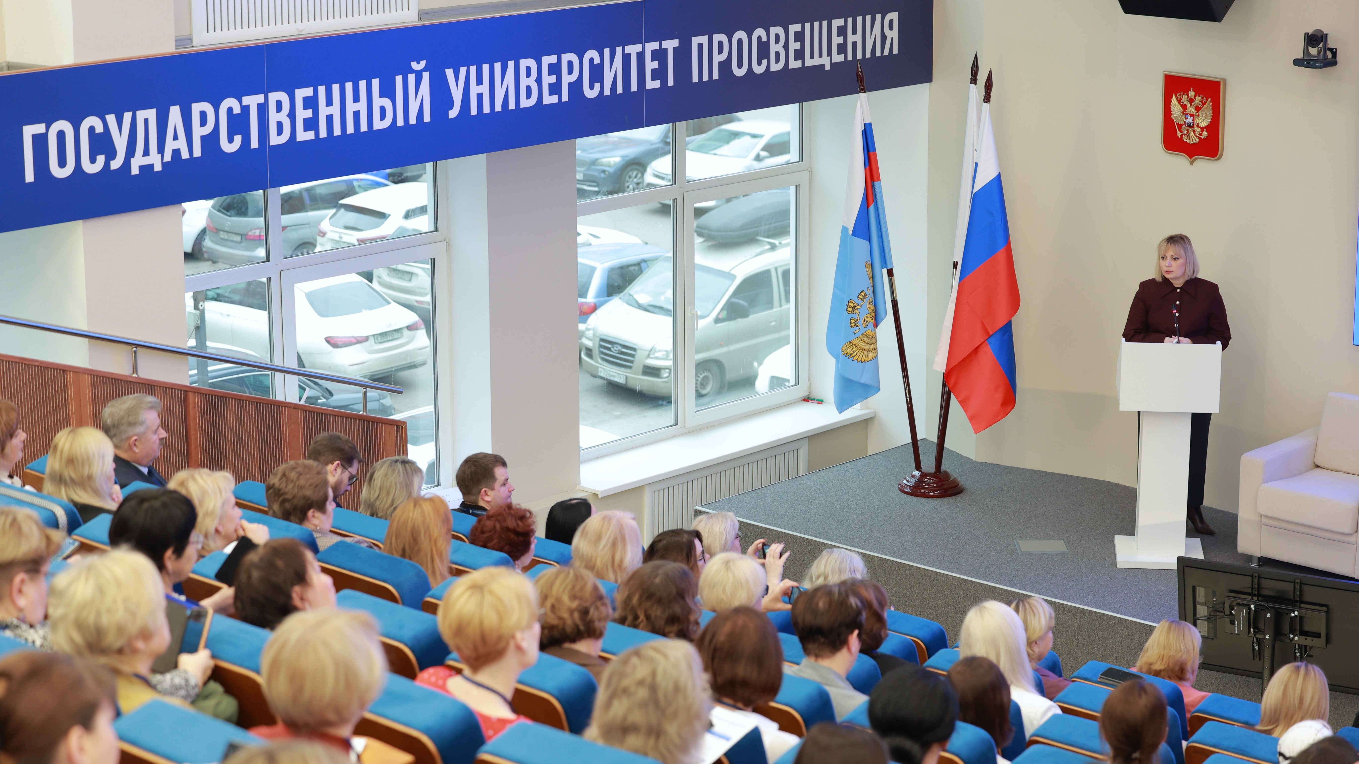 Директора из 67 регионов повысили квалификацию в области управления современной школой