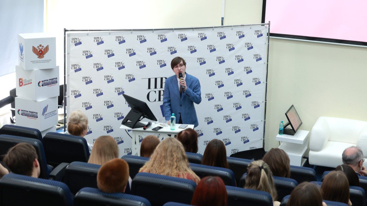 Студенты факультета психологии встретились с историком Варданом Багдасаряном