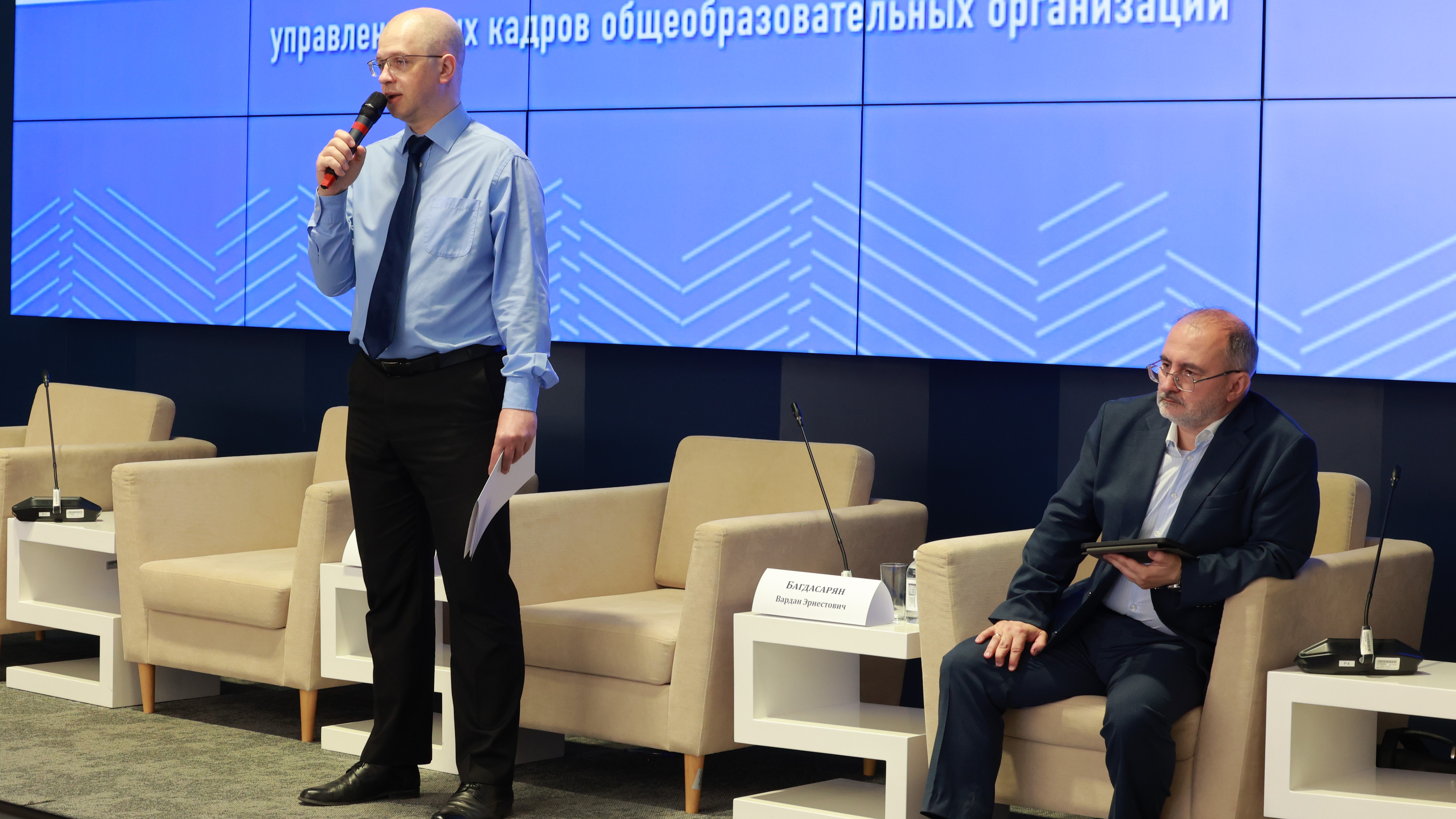 Управленческие команды школ семи регионов приступили к очному обучению в Просвете