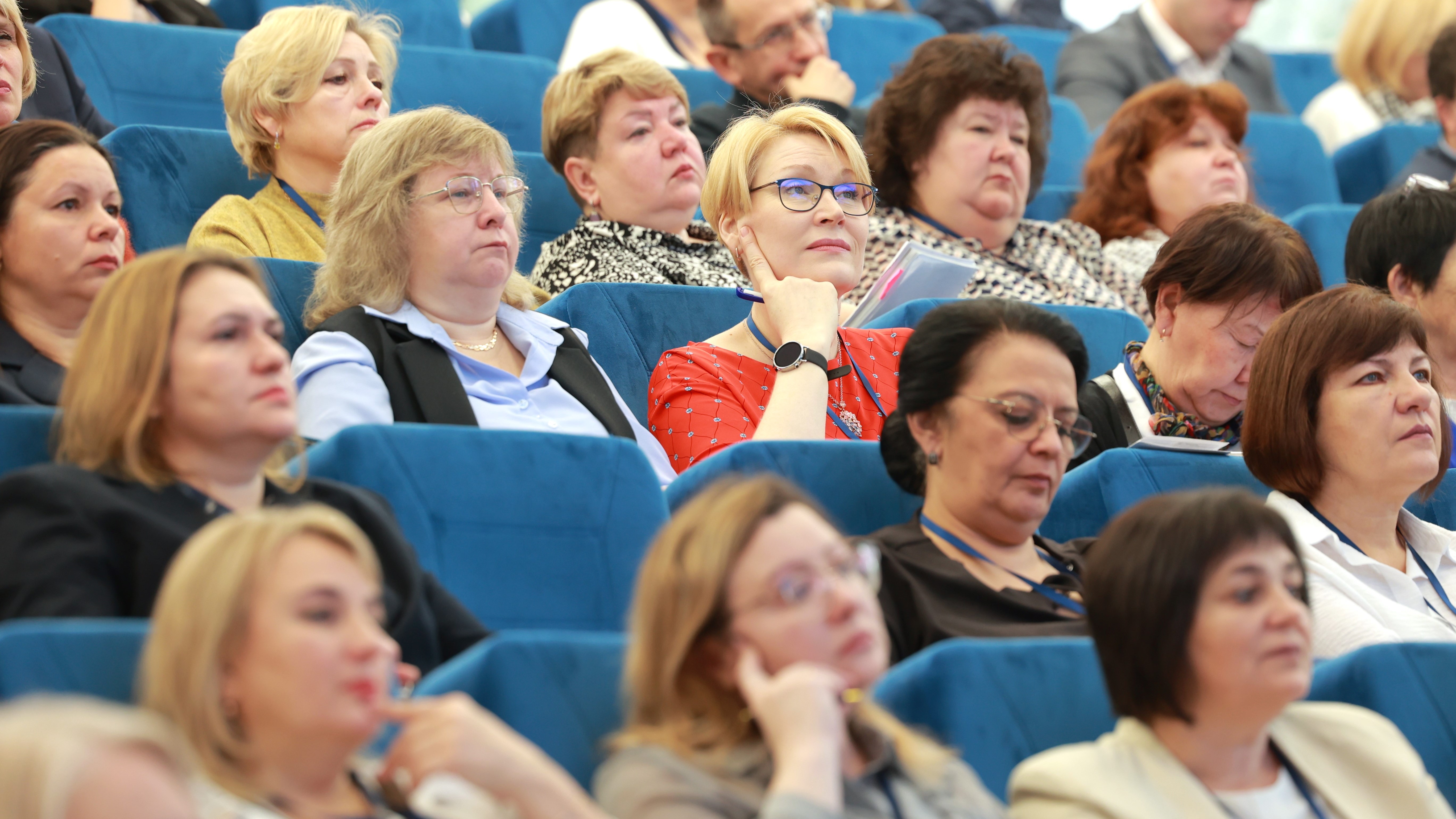 Директора из 67 регионов повысили квалификацию в области управления современной школой