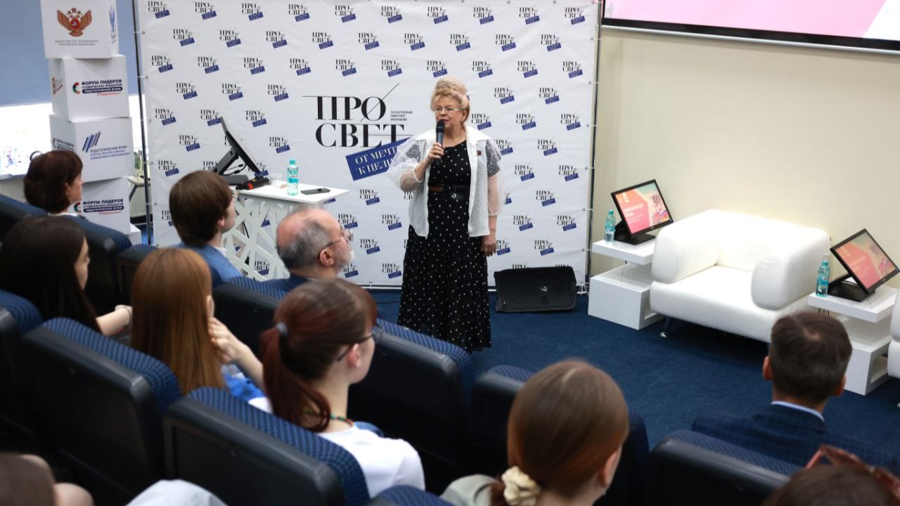 Студенты факультета психологии встретились с историком Варданом Багдасаряном