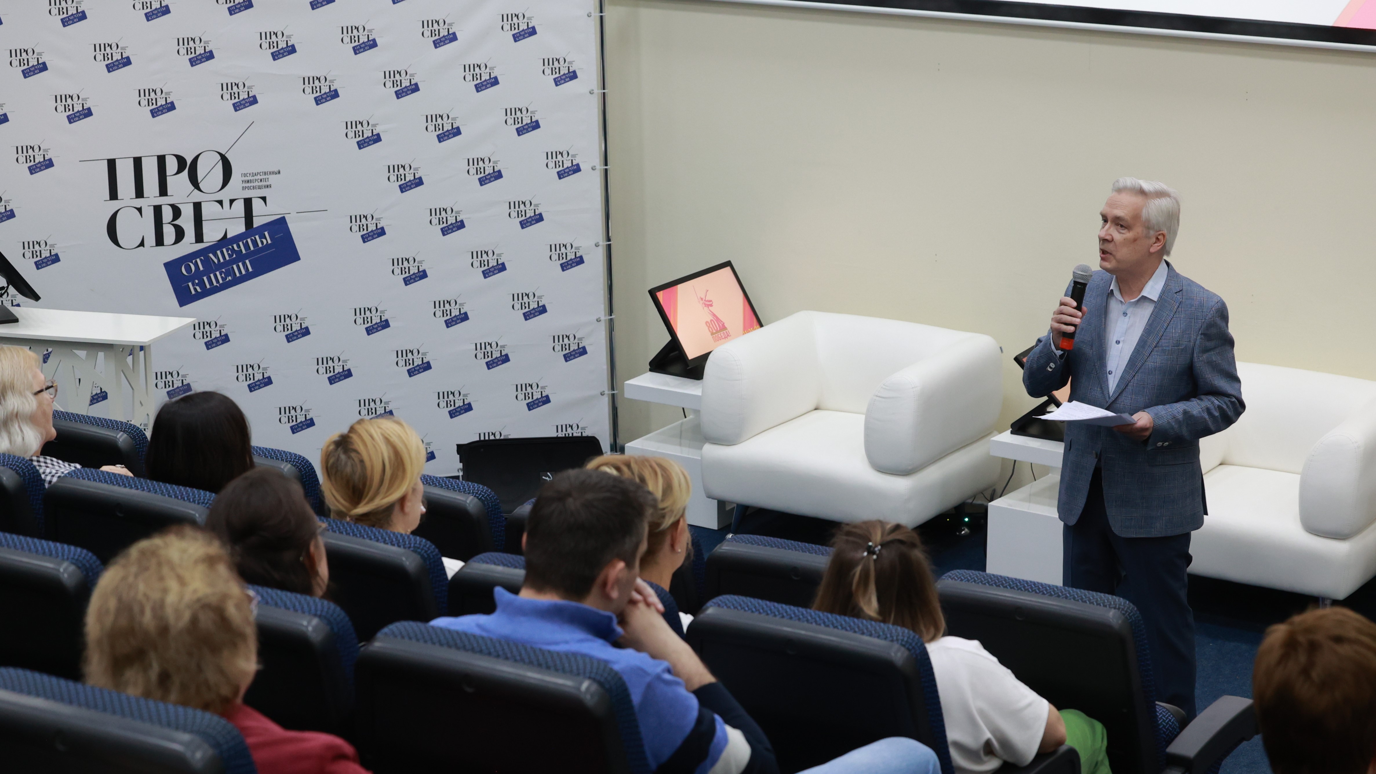 Сотрудники Просвета встретились с режиссером Александром Леонтьевым