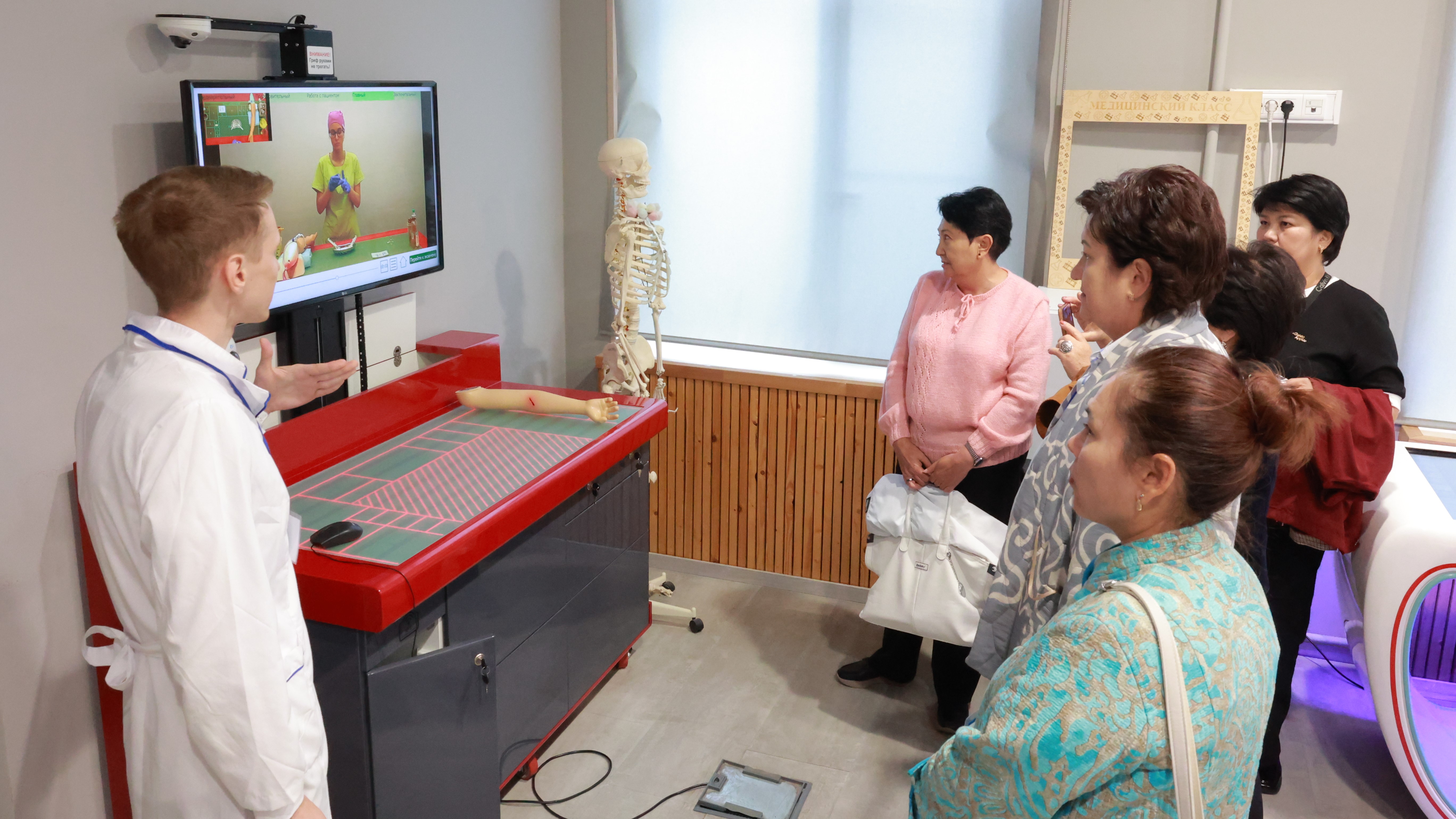 Представители системы образования Кыргызской Республики осваивают лучшие управленческие практики в Москве