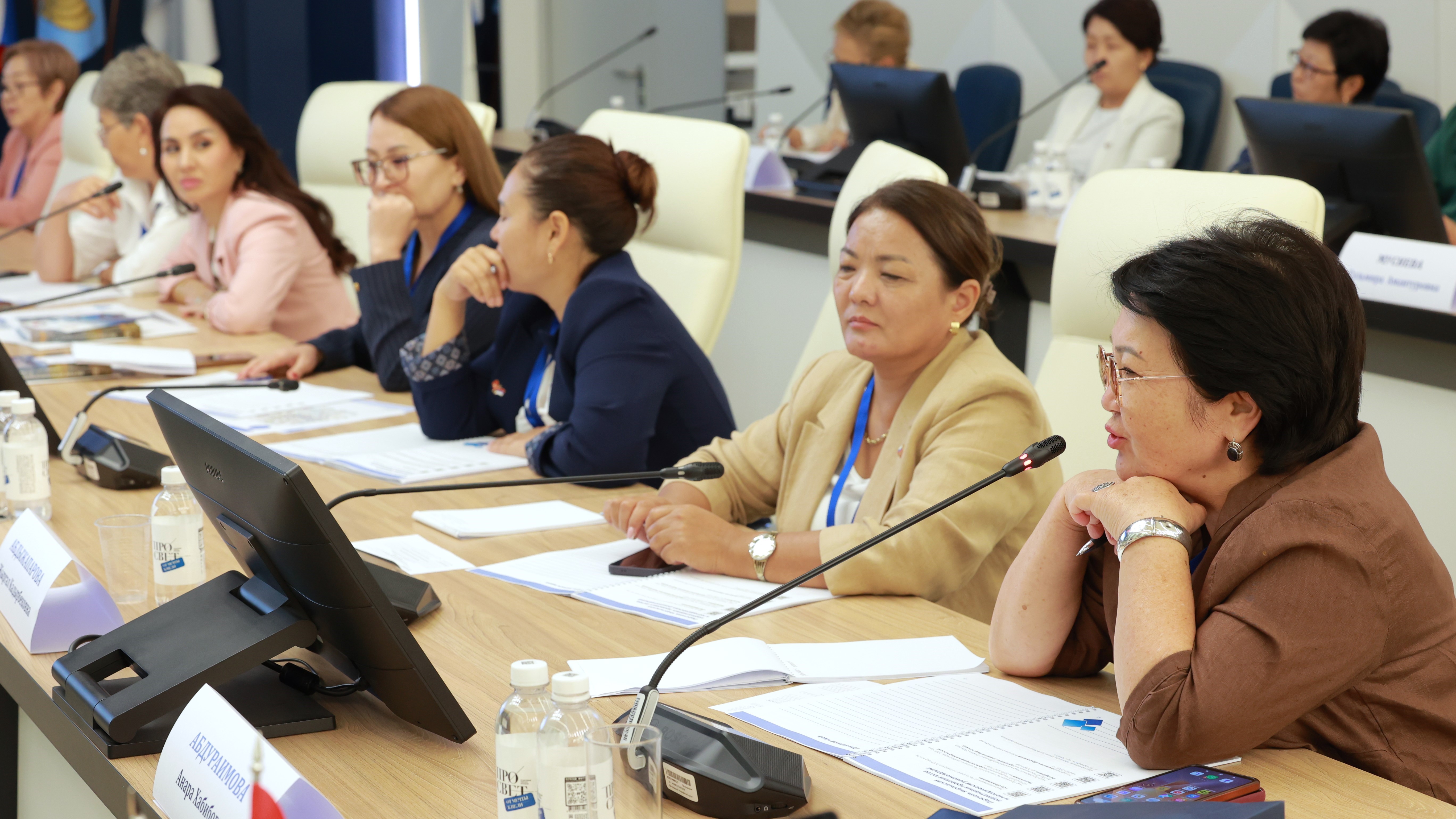 Управленцы системы образования Кыргызской Республики завершили очное обучение в Просвете