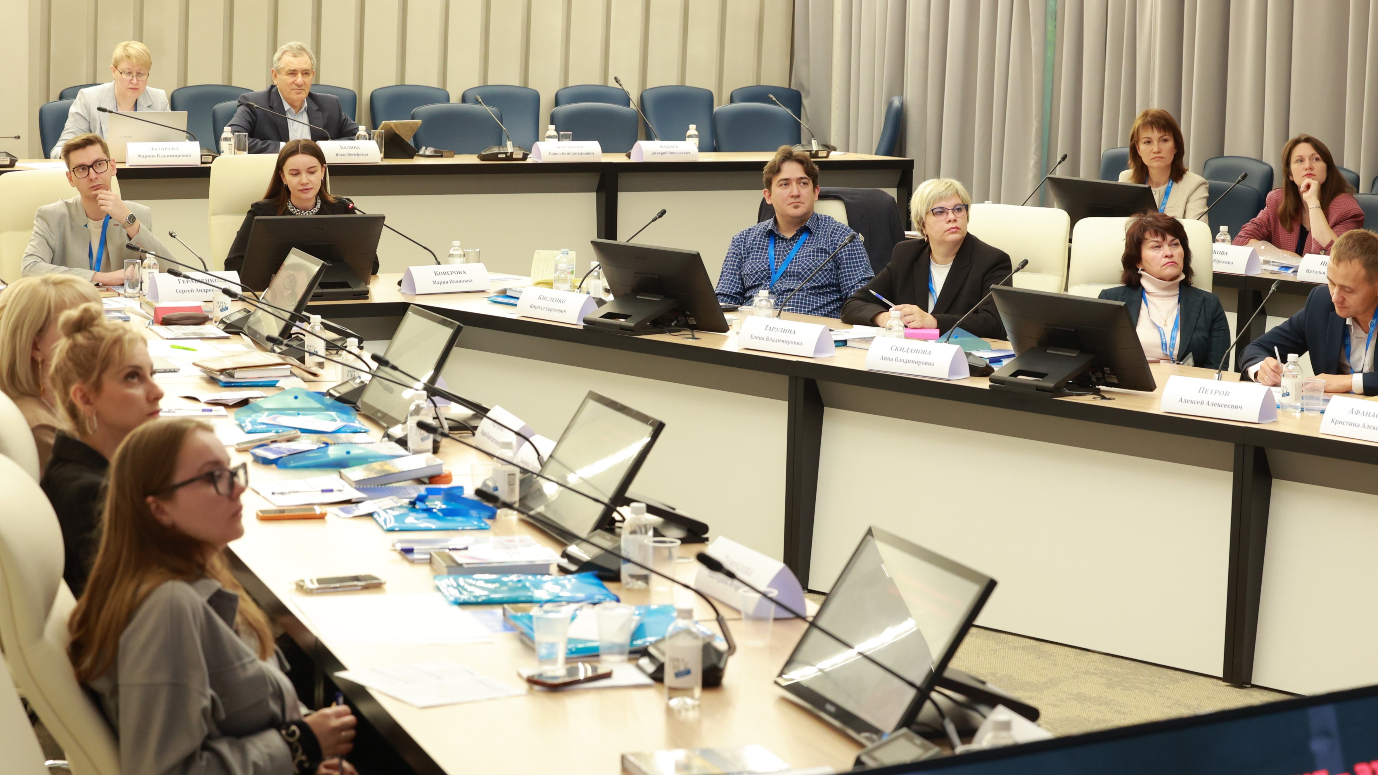 Сегодня на повестке дня в Просвете – вопросы управления проектами и школьным коллективом