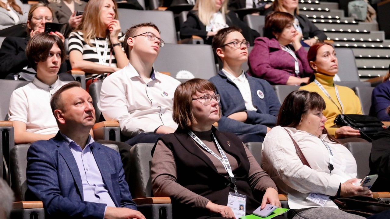 Руководители школ из 20 регионов изучают опыт ведущих школ Санкт-Петербурга