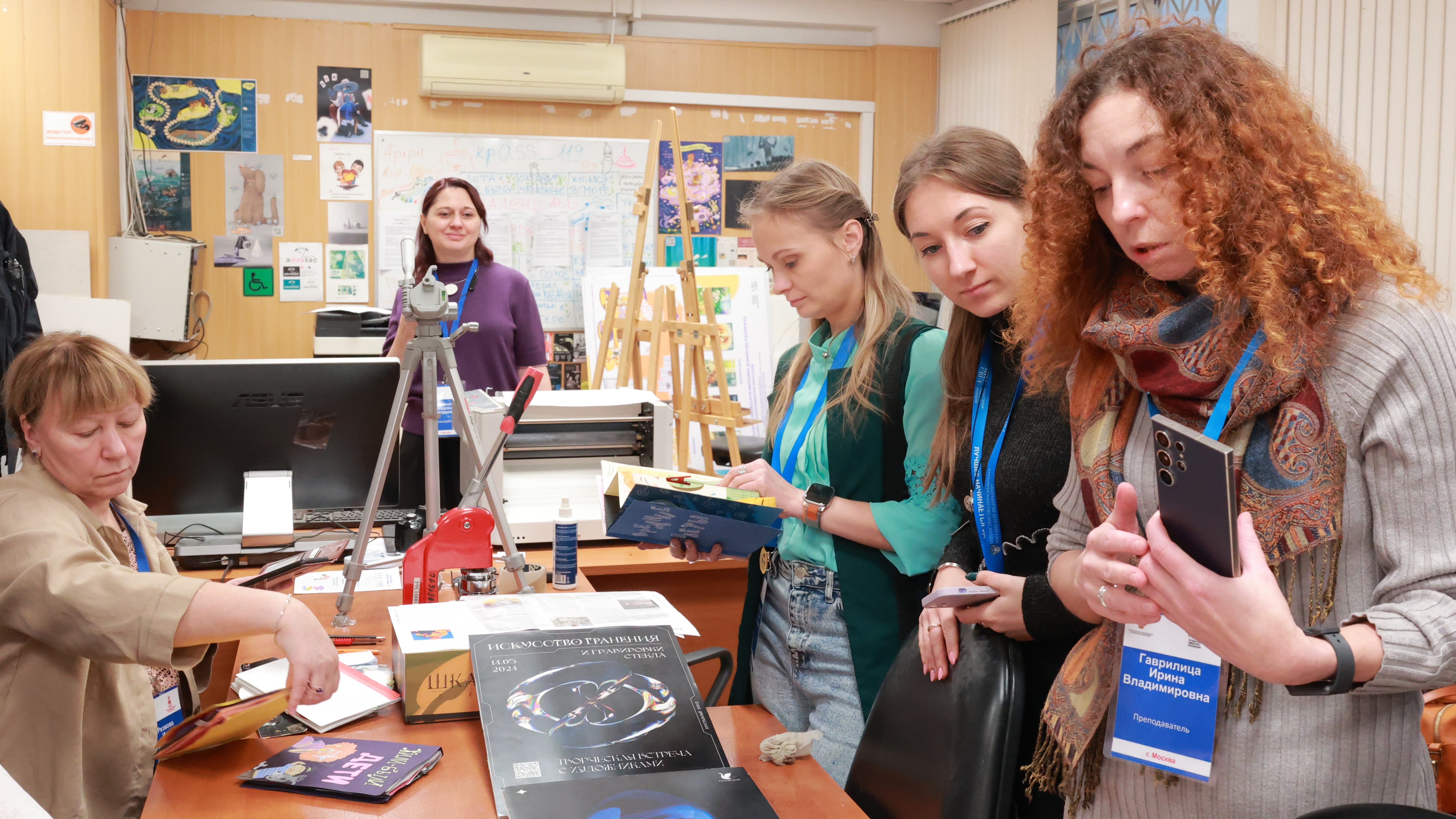 Педагоги ИЗО освоили современные техники на практических мастер-классах