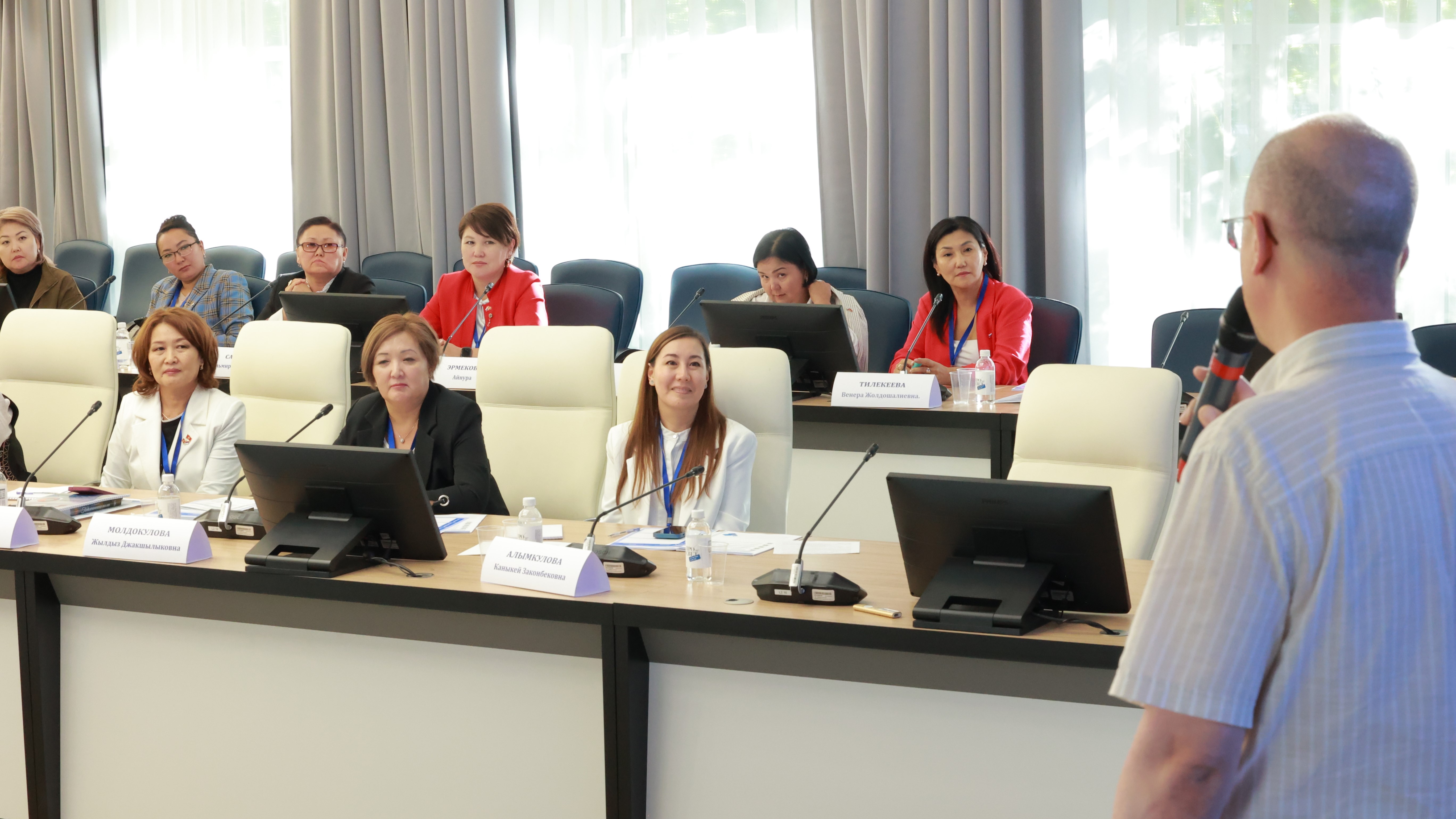 Управленцы системы образования Кыргызской Республики завершили очное обучение в Просвете