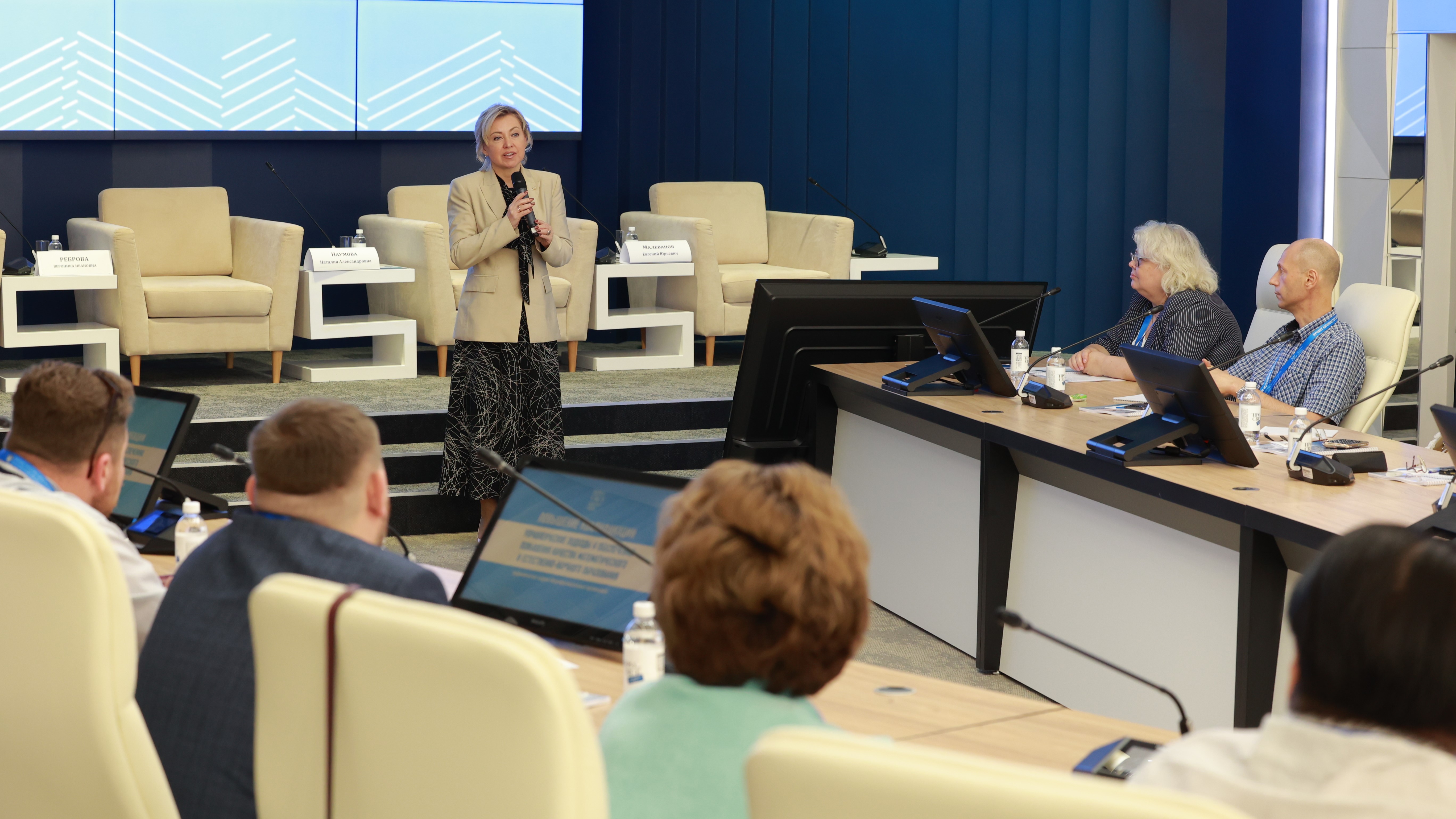 Управленческие команды муниципалитетов Ленинградской области повышают квалификацию в Просвете