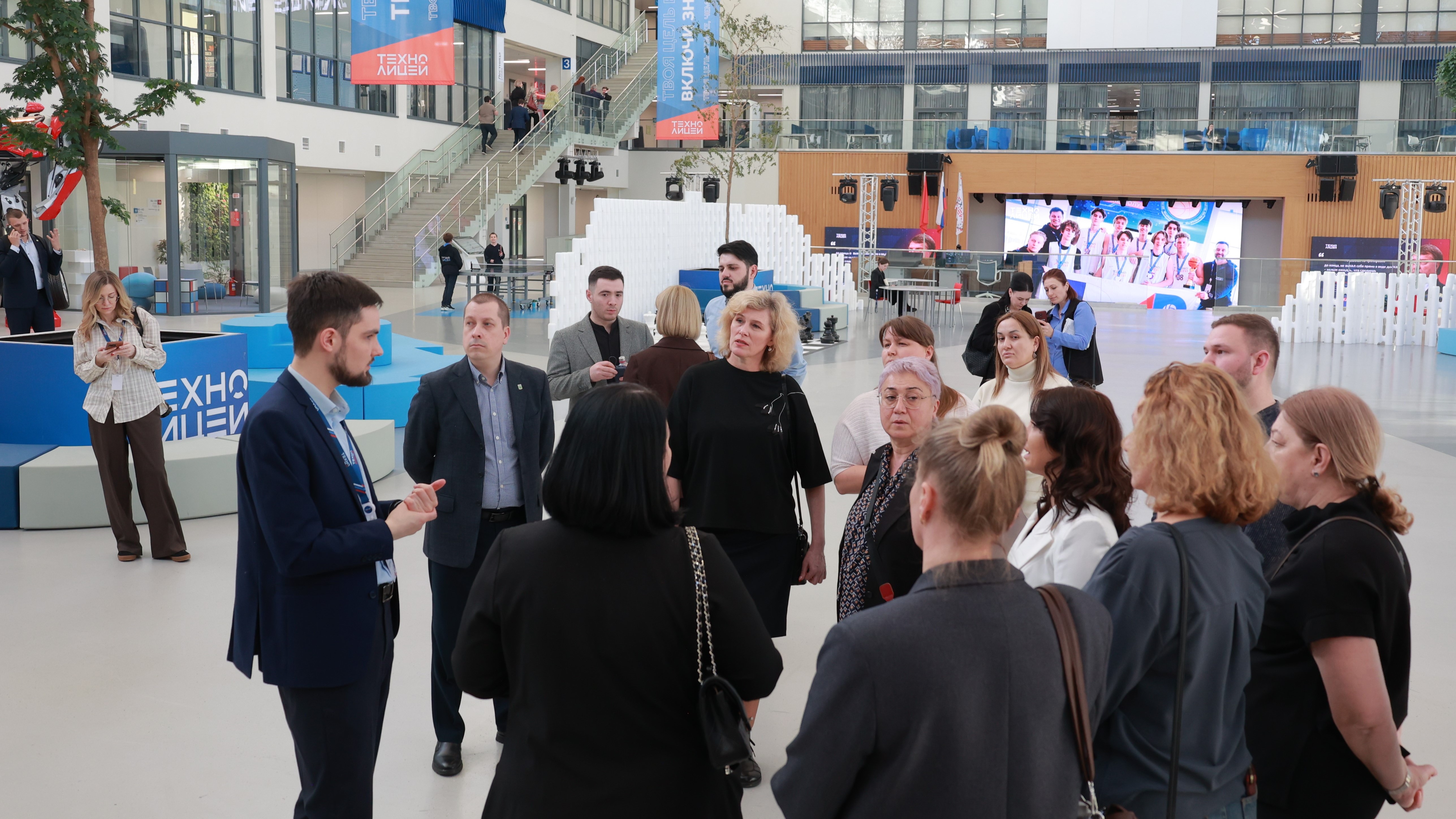 Управленческие команды школ освоили успешные практики в технолицее имени В.И. Долгих