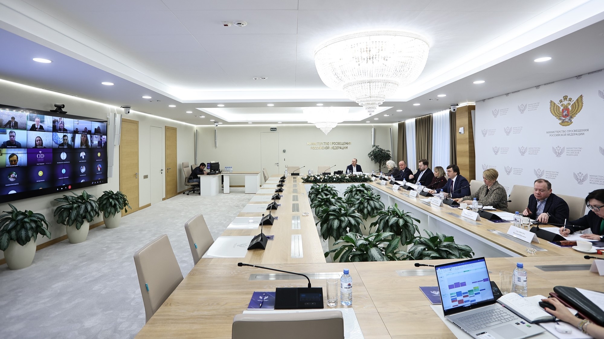 Члены ВЭПС приняли участие в утверждении инструкций по защите чести и достоинства педагогов