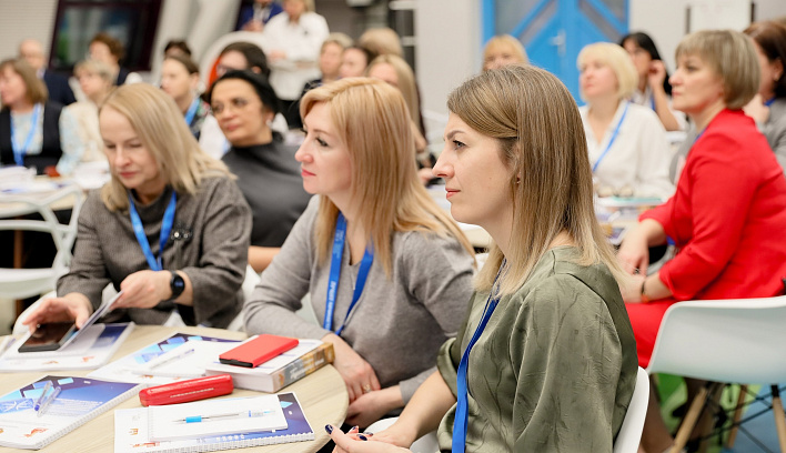 Лидеры школьного образования осваивают новые подходы к управлению в Санкт-Петербурге