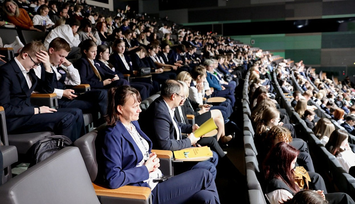 Руководители школ из 20 регионов изучают опыт ведущих школ Санкт-Петербурга